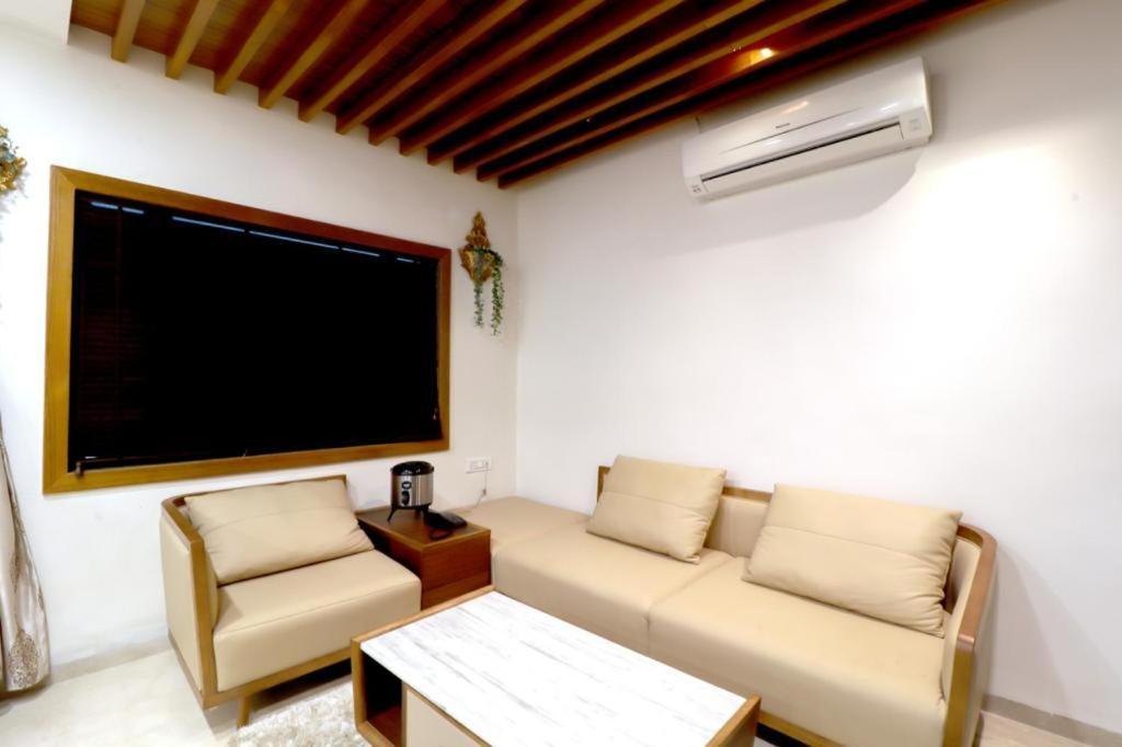 Royal Inn Hotel Ambaji Exterior photo